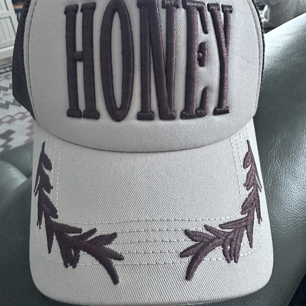 Buckle Cream and Brown Embroidered “Honey” Hat